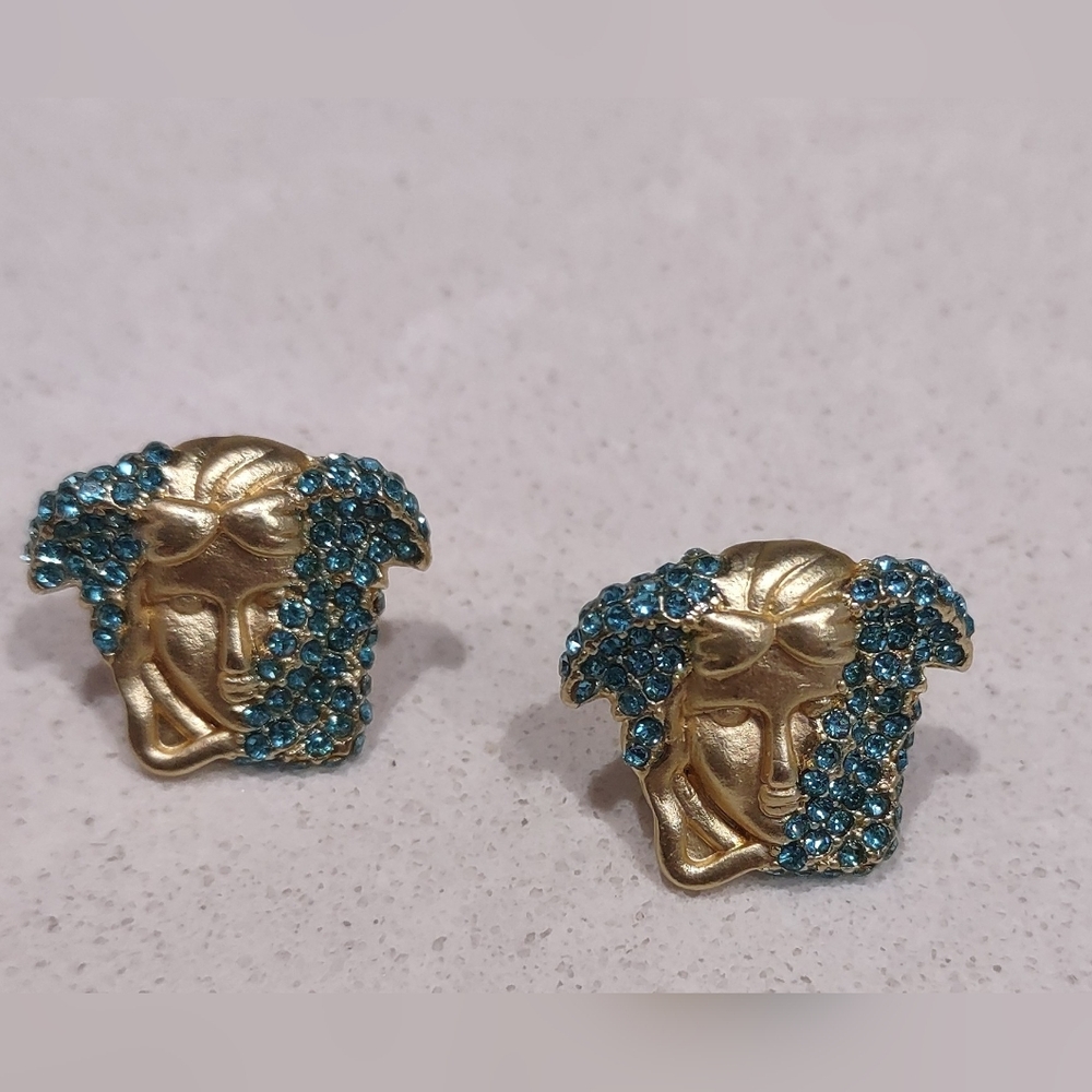 Medusa Face fashion earrings 🌊🌴